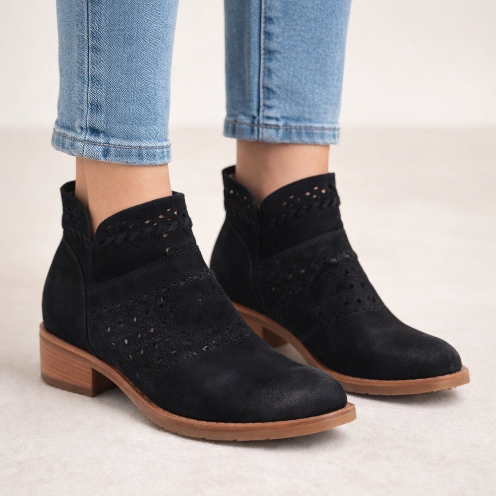 Sofft Brinkley Laser Cut Suede Booties Black Comfort Ankle Boots Size 6